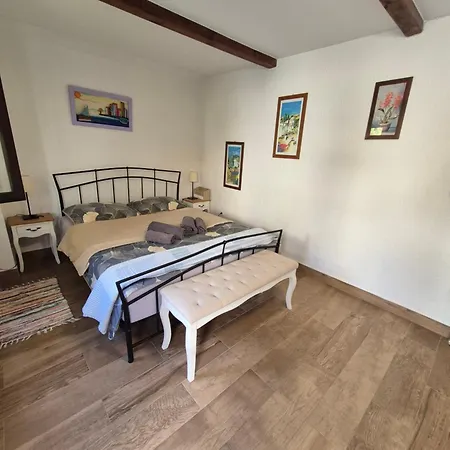 Stana Apartman *